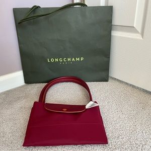 NWT Longchamp
Le Pliage Original Medium Nylon Shoulder Tote in Raspberry